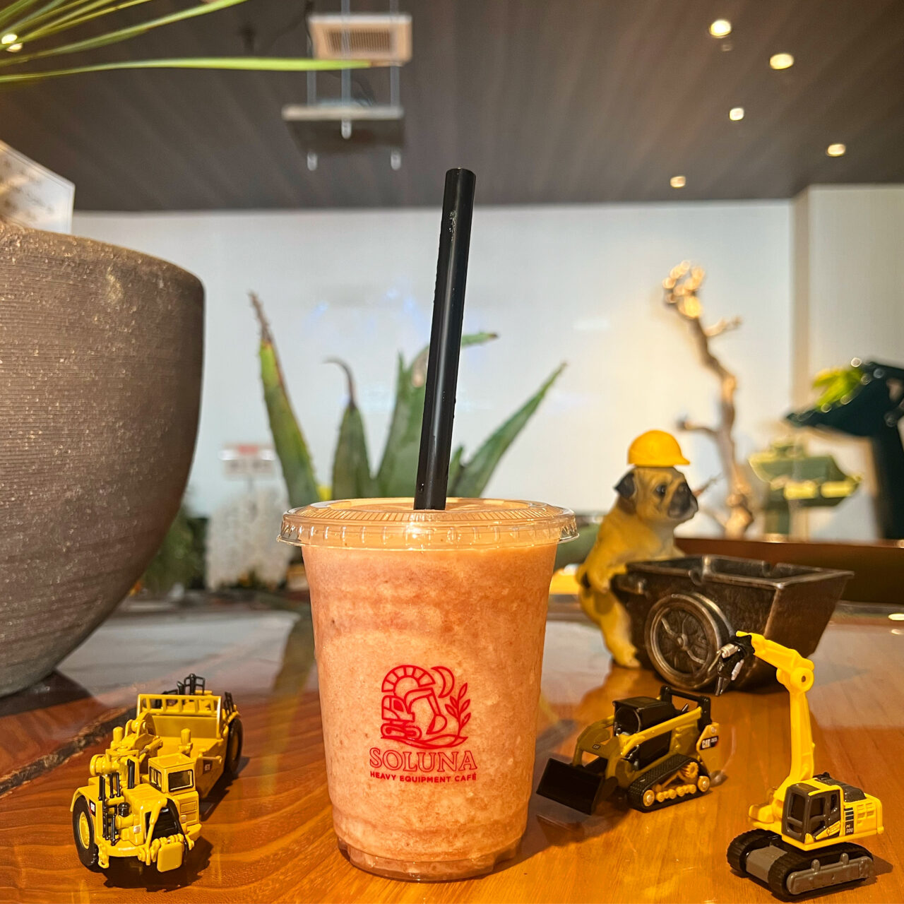 高松市鍛冶屋町 SOLUNA Café – Heavy Machines & Coffee